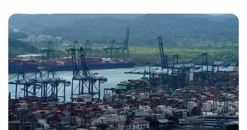 巴拿马船来一艘查一艘，中国不抓人不扣货，气死巴拿马