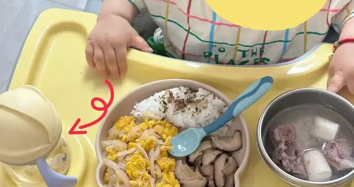 宝宝吃饭的“隐形玩具”，这些物品同样在分散注意力