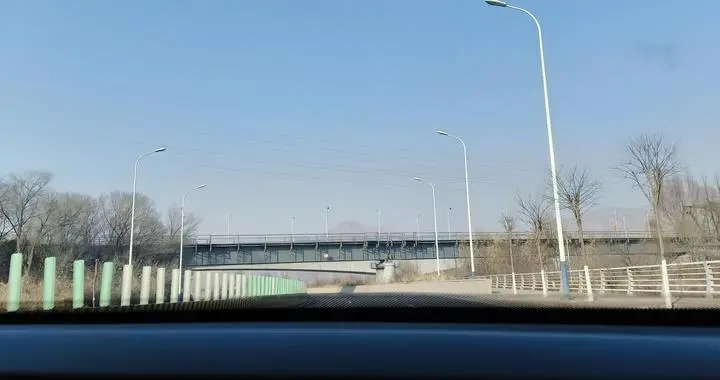 成绩能上一本，喜欢的女生却让我放弃好大学陪他读大专可以吗？