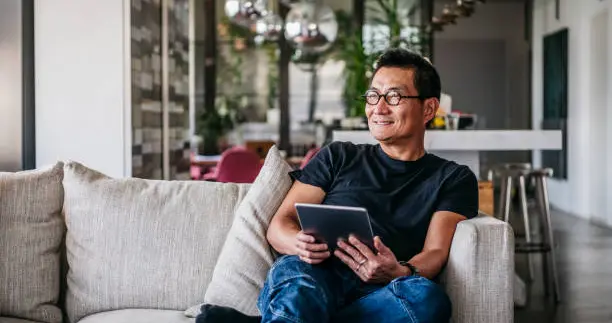 五十岁，不是下坡路的起点，而是人生中场的黄金入口