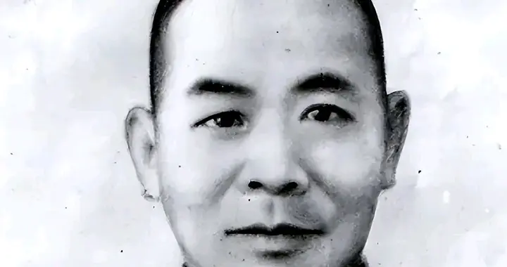 无声的坚韧：吴学成的沉默守望与家国情怀