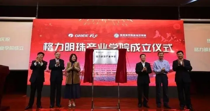关小卖部、禁恋爱、剪头发，背后藏着一门什么生意？
