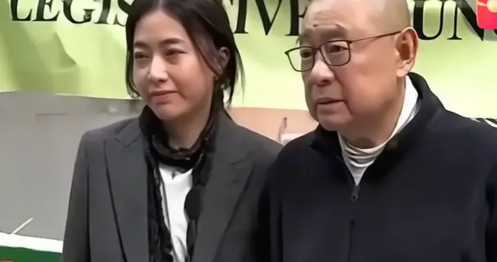 甘比与大刘神情与眼神都很像 越来越有夫妻像了据说甘比的鼻子旺夫