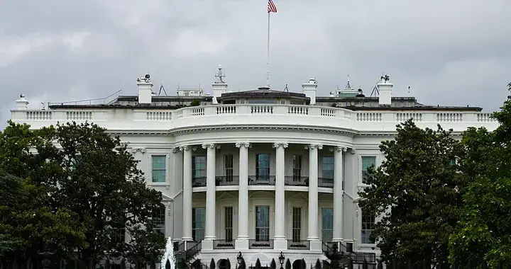 万亿军费暗藏玄机？美前主播曝特朗普"战争动员令"震撼内幕