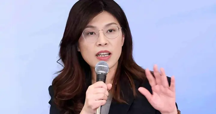 郑丽文宣称，即将访美！大陆的回应绝了，国民党高层是刻清醒了