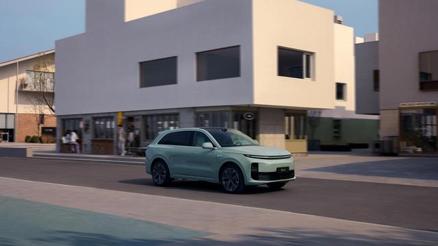 理想L系智能焕新版发布 辅助驾驶芯片升级 全系标配激光雷达