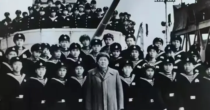 海军成立于1950年，为何直到1957年才设立政委？