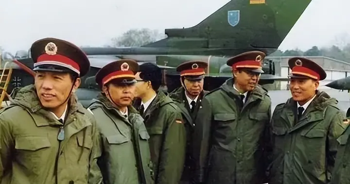 暖身的德式军衣，冷心的天价订单：1989年那场未完成的“引渡”