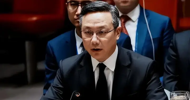 中方禁止入常后，日本威胁退出联合国，特朗普一句话戳中高市痛处