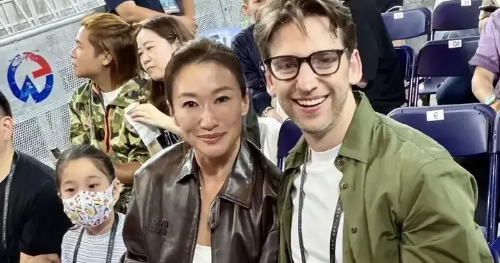 弥补遗憾！外籍男友陪谢婷婷看谢霆锋演唱会，7岁女儿表情成亮点
