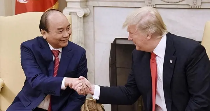 这就是背叛中国的下场，被美欧轮番“吸血”，没有一国愿意帮助它