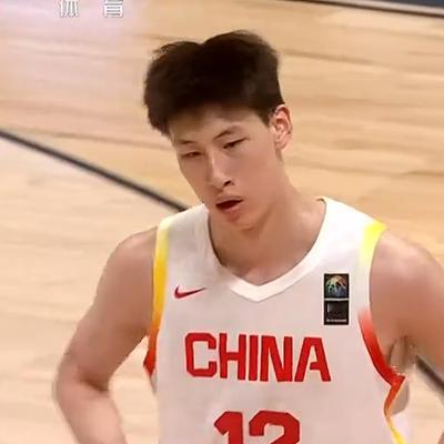 张路体育：耐克篮球峰会 ！世界队半场43