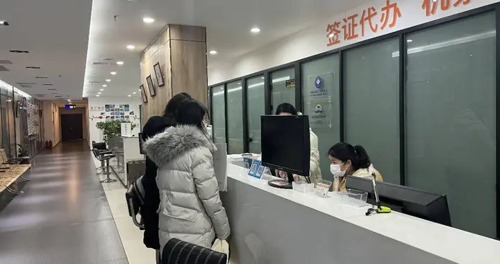 赴美留学暴跌28.6%！美国不留中国也不要，这届留学生两头受气