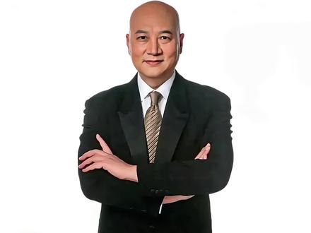 结婚三十多年来，迟重瑞一直叫陈丽华为董事长。