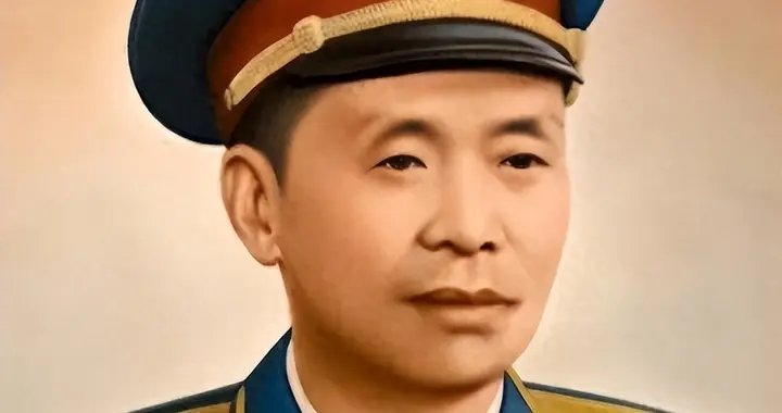 将军农民甘祖昌每月工资三百多元，每天菜钱不到一元，其余用在哪