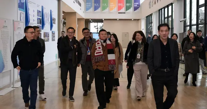 马云现身杭州云谷学校，背后有何用意？