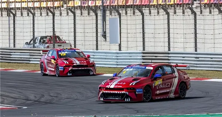 刚交车就上场！领克03+TCR赛车上海交付直接开跑太敢了