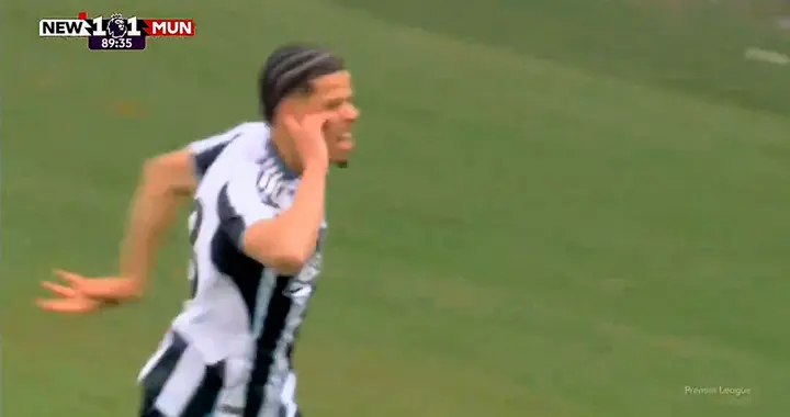 太惨了！慢镜还原曼联第90分钟遭纽卡逆天绝杀，全队傻眼了