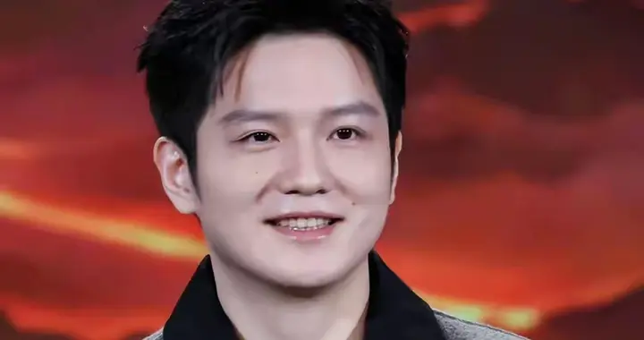 樊振东回国仅1天，重返国乒争议再起，王励勤真心话终于被读懂