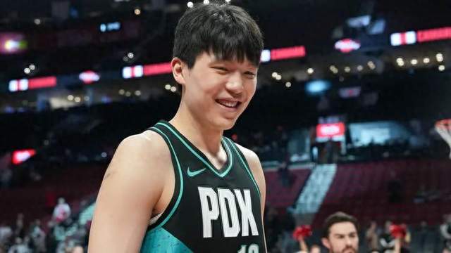 杨瀚森：NBA场均2.2分，G联赛却砍16.9分，特训后体脂率仅8.7%