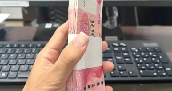 月薪1万元，是当代人的收入天花板，还是奋斗的新起点？