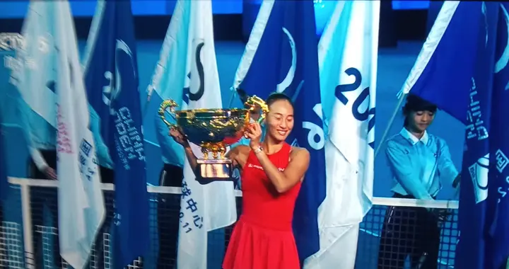 郑钦文退出香港站，提前结束2026赛季，中网夺冠成本赛季最终篇章