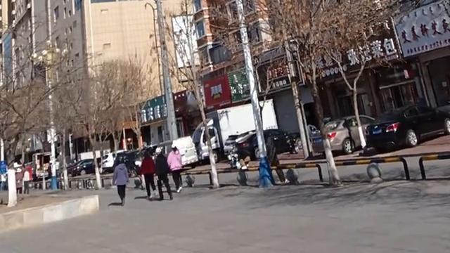 更精彩的我：哈哈。