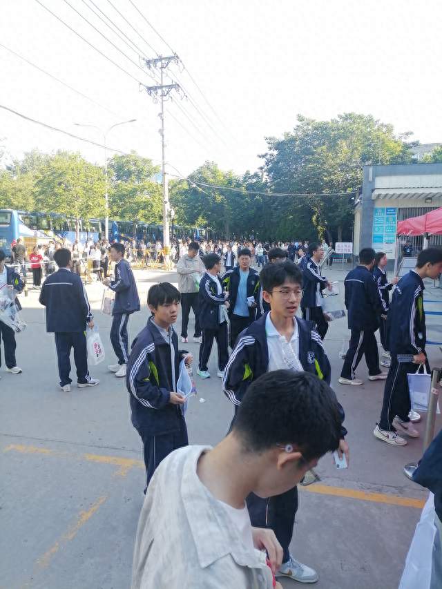 将高中纳入义务教育，最受益的其实是农村孩子