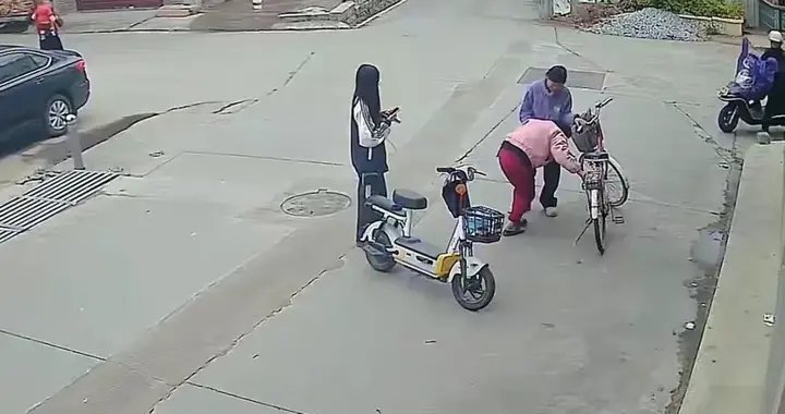 扶老人反被索赔22万后撤诉：别让善意，在天价索赔里寒心