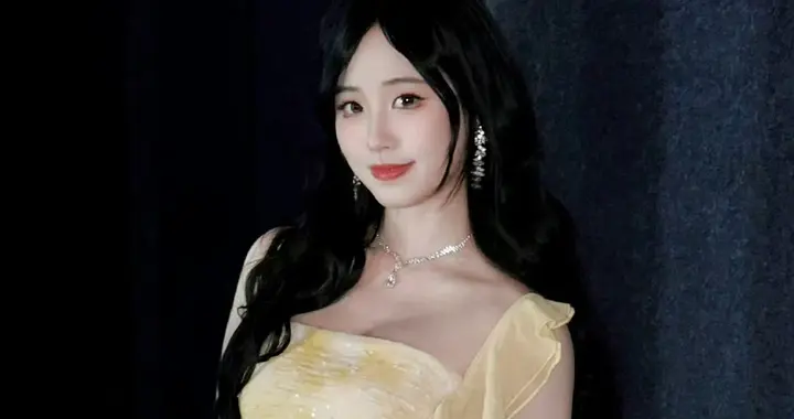 娅鸽连体短裙，这白花花的大腿让我怎么不爱