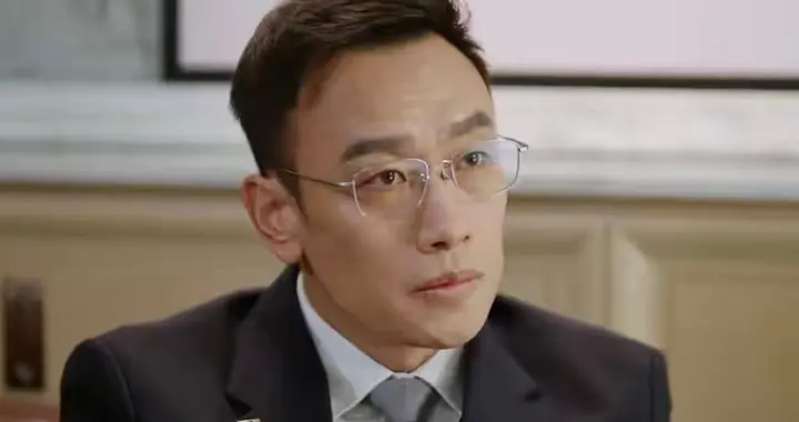 演《蜜语纪》也演《八千里路云和月》，型男身材的他换剧如换脸