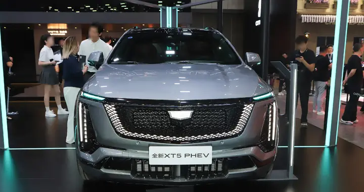 23.99万起四驱豪华插混，凯迪拉克XT5 PHEV Air版够用还是...