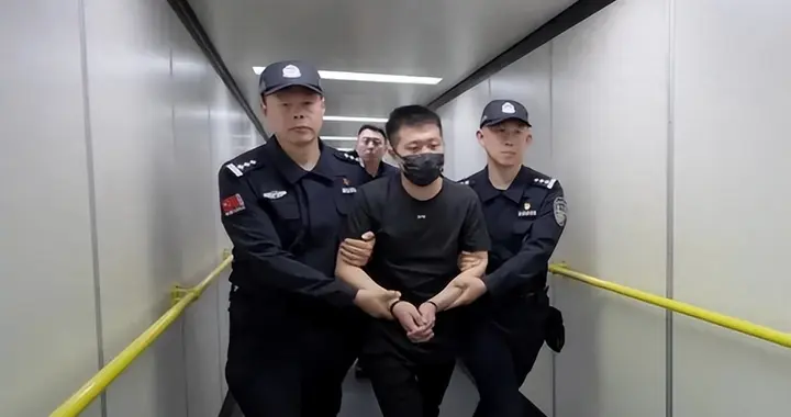 5亿跨境网赌主犯终落网！从泰国被押回天津的他，坑了12万国人