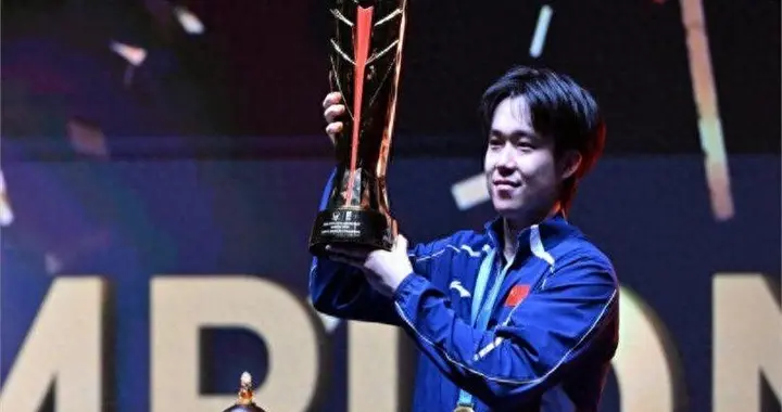 亚洲杯男单刚结束，王楚钦因为唱国歌被网友赞扬