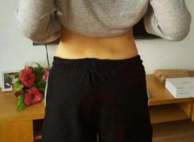 女人后腰上的“两个凹点”到底是什么？并不是每个人都有，要珍惜