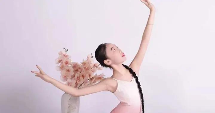 本想晒娃求认同，却被一句好好读书泼冷水，舞蹈这条路真没那么宽