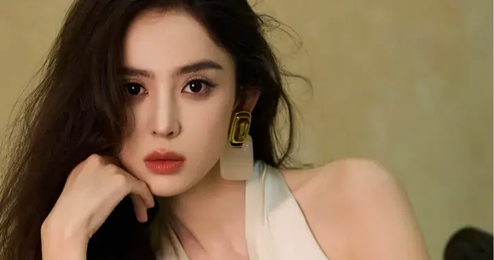 美女壁纸-第6536期-古力娜扎
