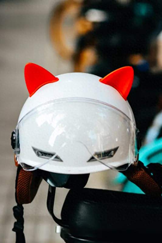 猫耳头盔：可爱之外要守安全