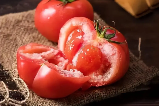 血脂高还吃西红柿？哪怕做成汤也不能吃，医生：再吃会有并发症