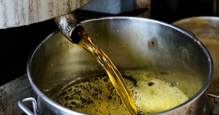 油坊榨油不要钱，拿油渣抵加工费，废弃的油渣有什么用处？