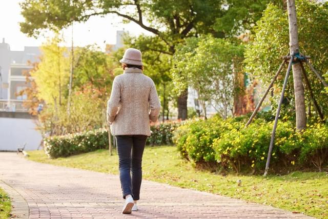 年纪大了别太勤快！老年人越“懒”越健康，特别是这5种“懒”