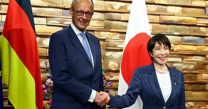 德国总理默茨在日本，提到台海的一句话，让高市早苗没法装了？
