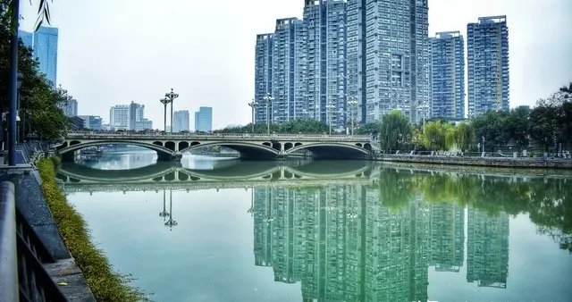 成都暖至18℃后急降5℃！19日迎降温降雨，晨雾+16℃温差需警惕