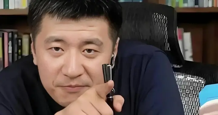 饱受争议的张雪峰，猝然离世后，为何口碑反倒暴涨？