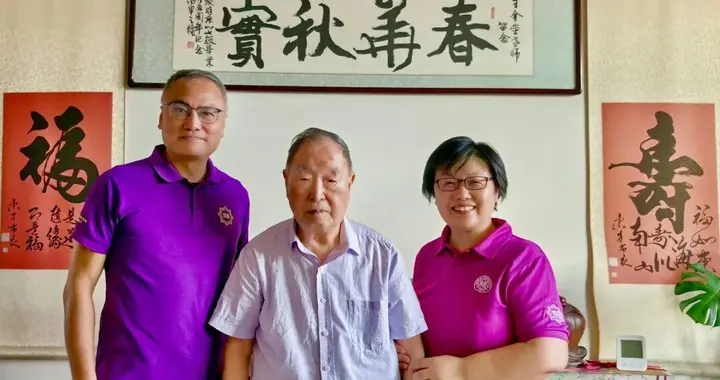 林松刘敏看望南开大学旅游学创系元老首任党总支书记92岁的王金堂