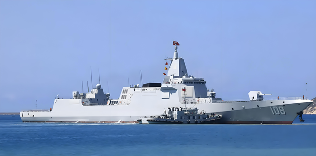 咱妈的055D大驱为什么会让全世界“害怕”，她到底牛在哪里