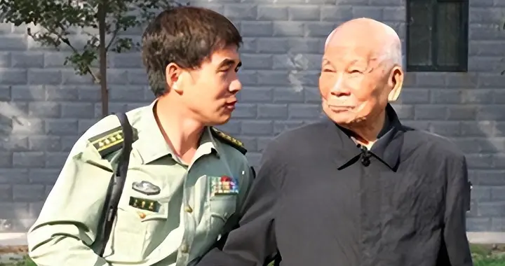 从大队书记到中央委员，他曾任重庆市委书记，后降县委书记