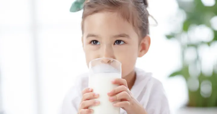 4种“毒”牛奶被儿科医生拉入黑名单，家里有的快丢掉，别坑娃了
