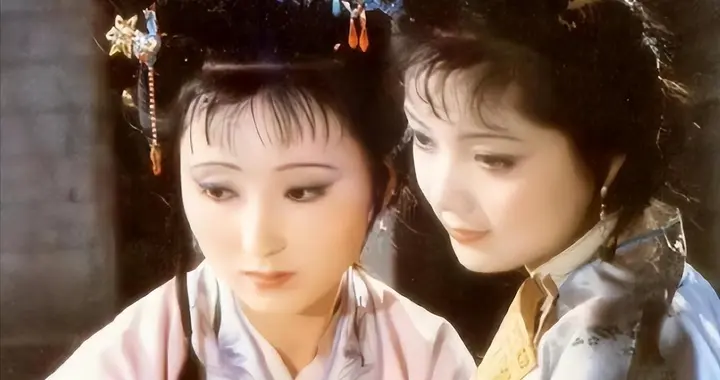 看到陈晓旭1987年香港宴会照，才知道卸下林黛玉的妆造，她这么美