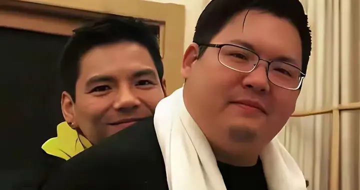 向佑近照瘦身显反差，向太直言“惯子”悔过往